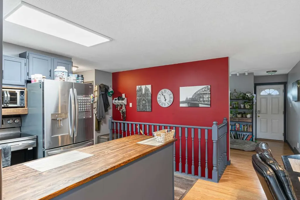 207 7 Avenue Paradise Hill SK S0M 2G0