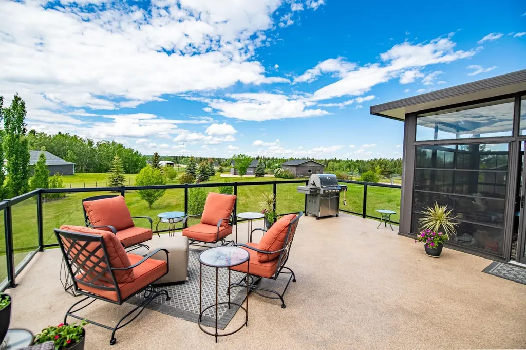 27240 392 Township Rural Red Deer County AB T4S1X5