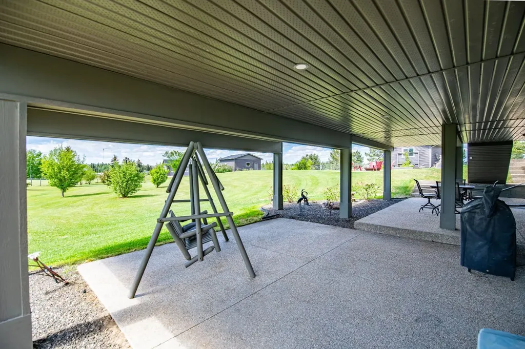 27240 392 Township Rural Red Deer County AB T4S1X5