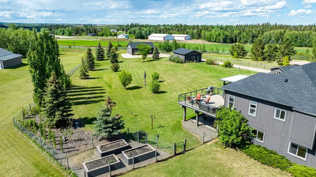 27240 392 Township Rural Red Deer County AB T4S1X5