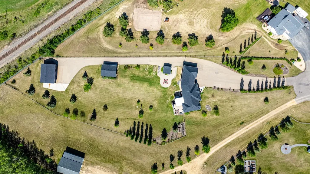27240 392 Township Rural Red Deer County AB T4S1X5