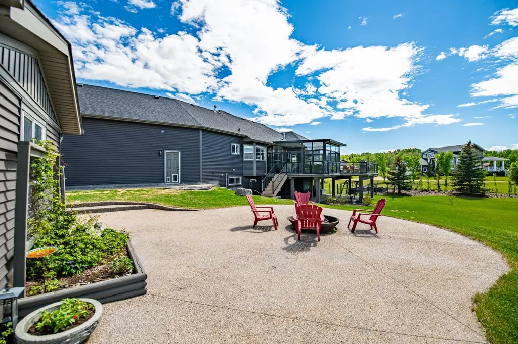 27240 392 Township Rural Red Deer County AB T4S1X5