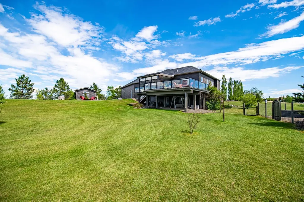 27240 392 Township Rural Red Deer County AB T4S1X5