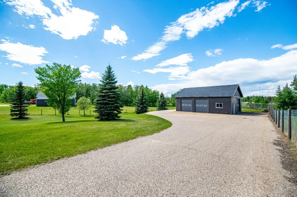 27240 392 Township Rural Red Deer County AB T4S1X5