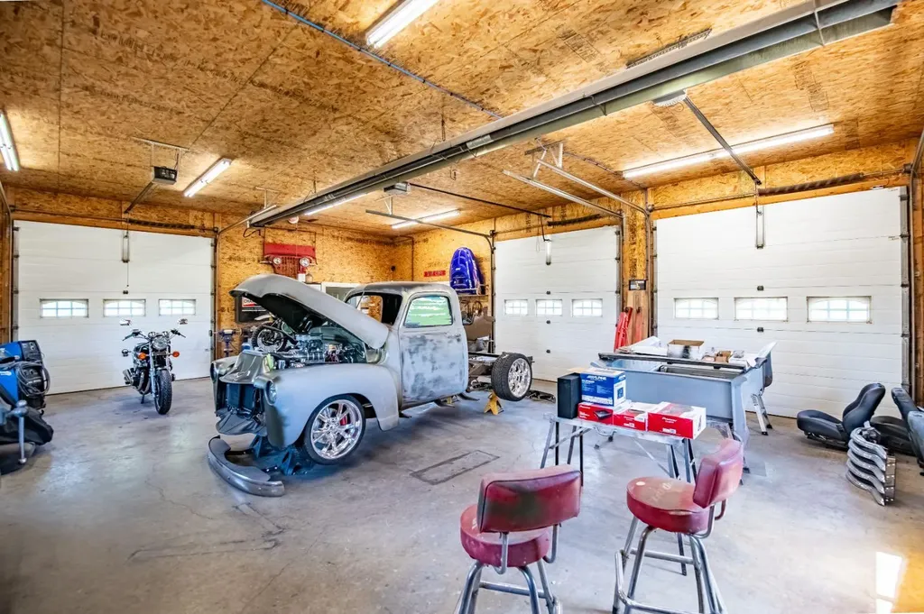 27240 392 Township Rural Red Deer County AB T4S1X5