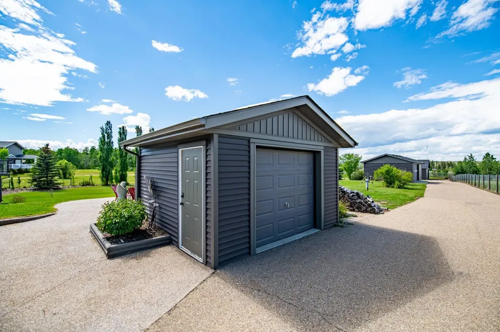 27240 392 Township Rural Red Deer County AB T4S1X5