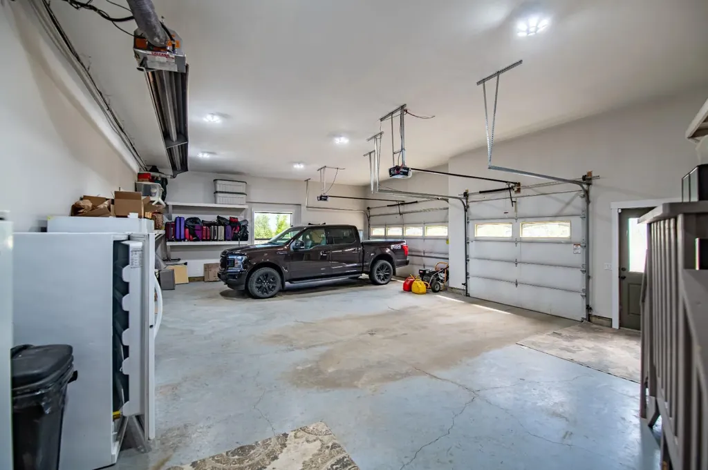 27240 392 Township Rural Red Deer County AB T4S1X5
