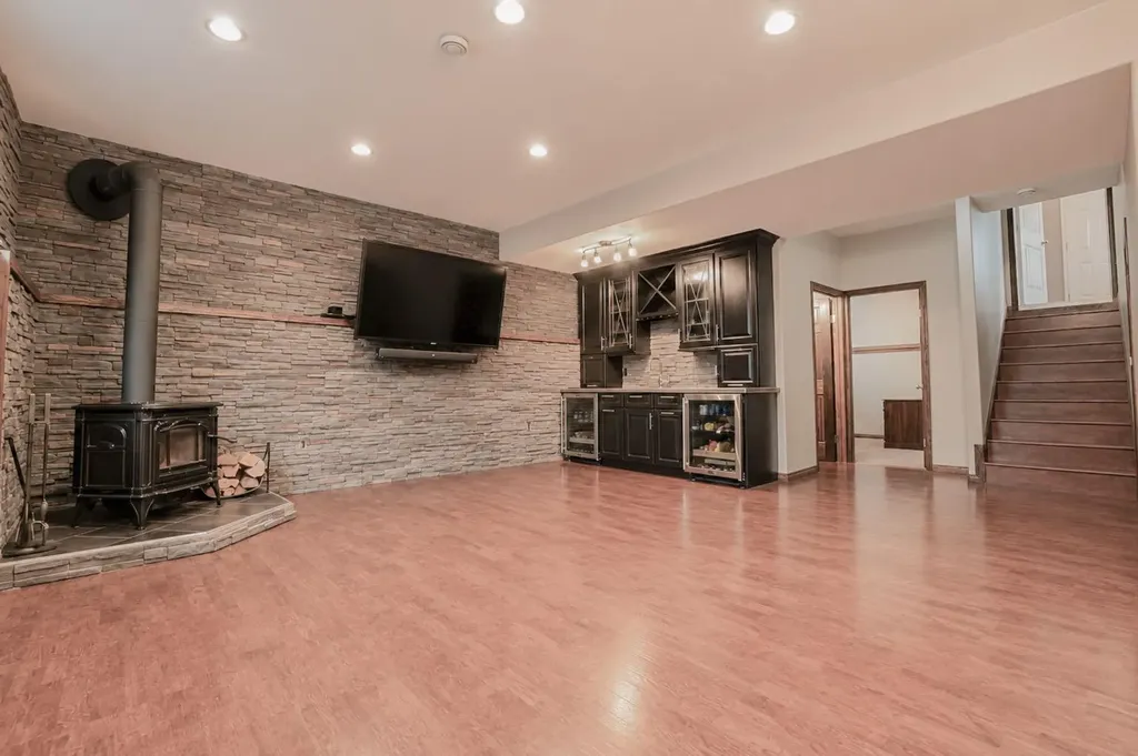 9211 102 Avenue Sexsmith AB T0H 3C0