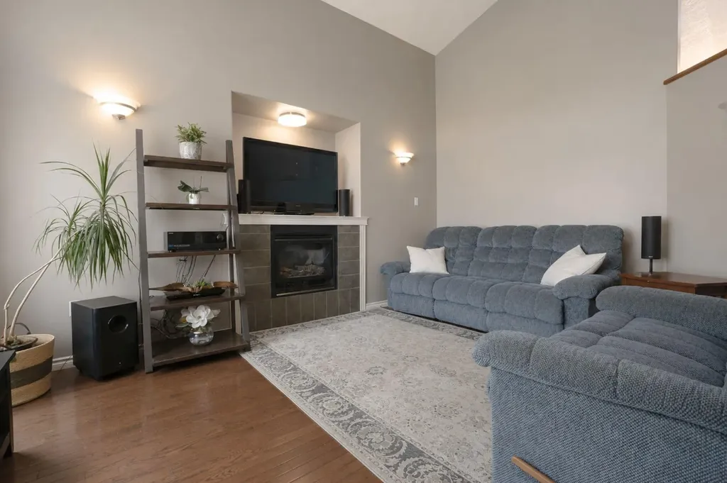 9211 102 Avenue Sexsmith AB T0H 3C0
