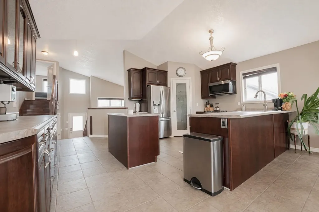 9211 102 Avenue Sexsmith AB T0H 3C0