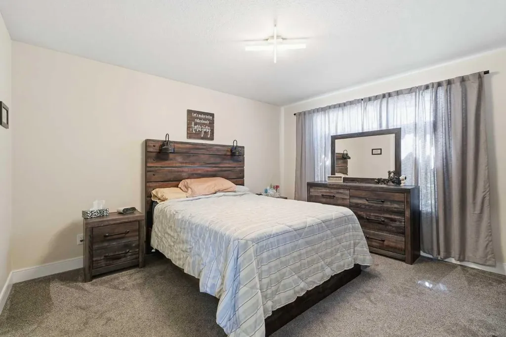 66 Pondside Crescent Blackfalds AB T4M 0G3