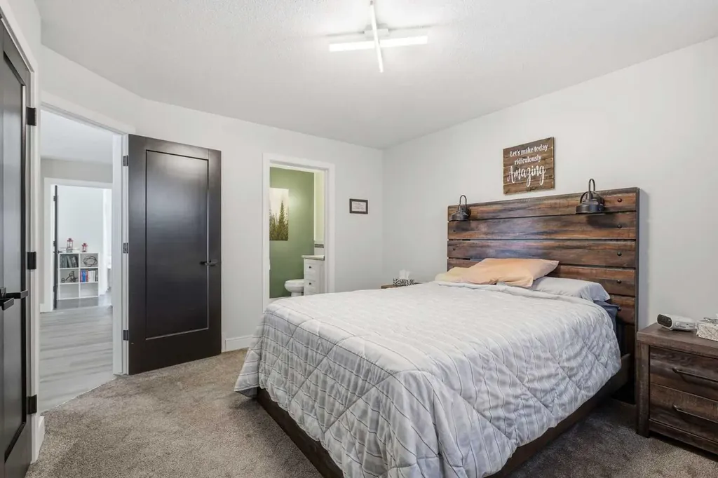 66 Pondside Crescent Blackfalds AB T4M 0G3