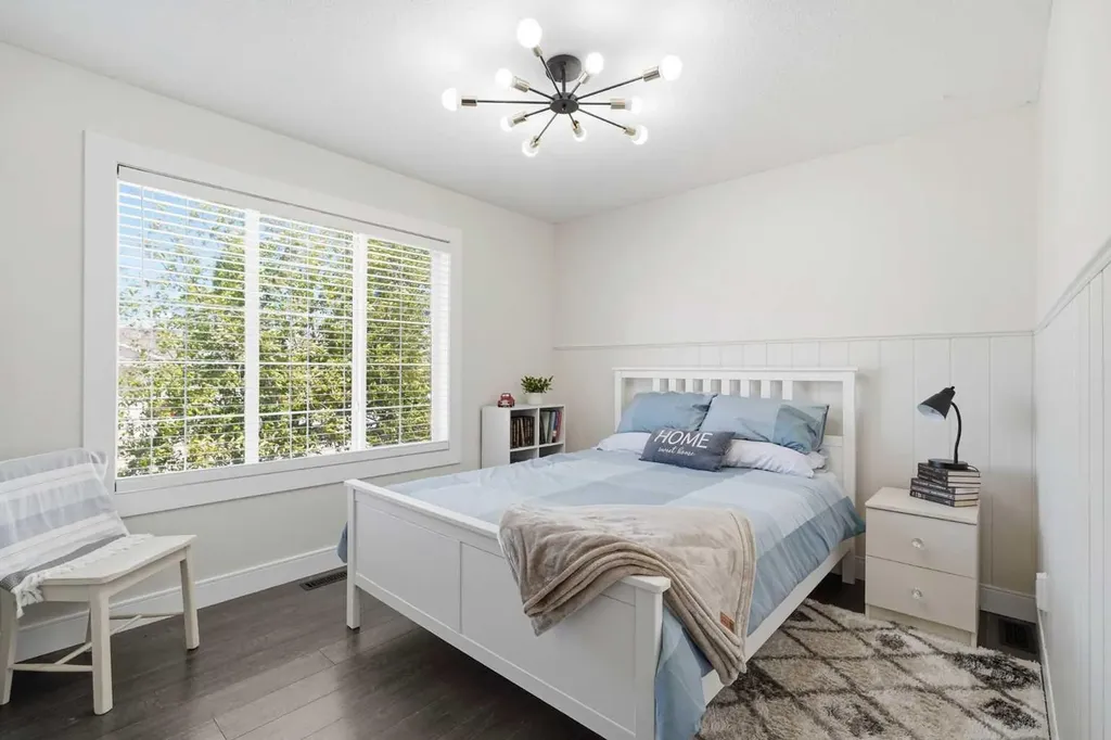 66 Pondside Crescent Blackfalds AB T4M 0G3