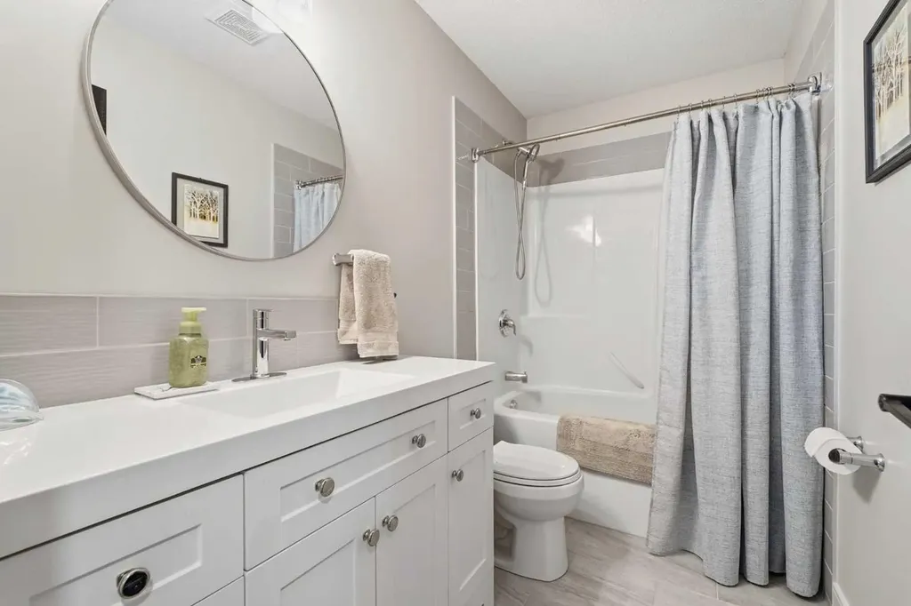 66 Pondside Crescent Blackfalds AB T4M 0G3
