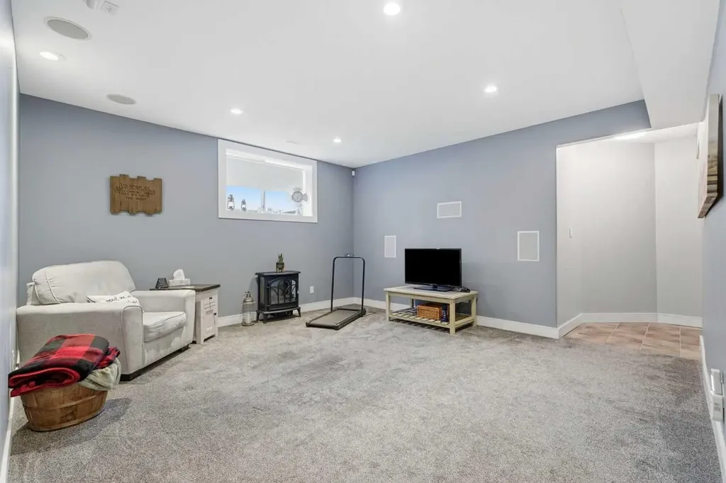 66 Pondside Crescent Blackfalds AB T4M 0G3