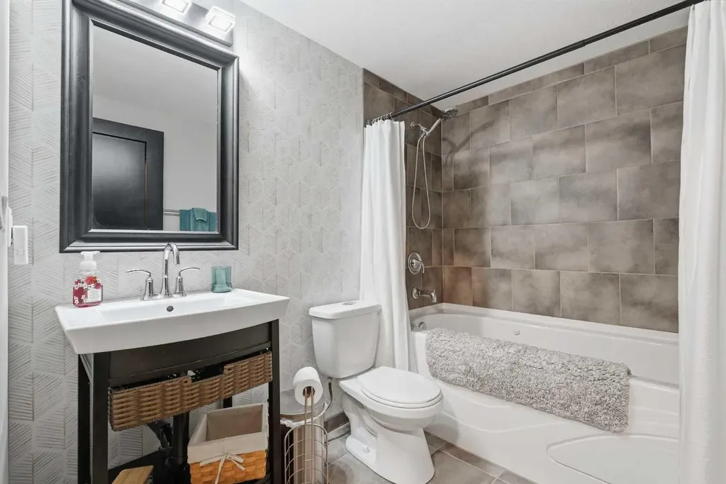 66 Pondside Crescent Blackfalds AB T4M 0G3