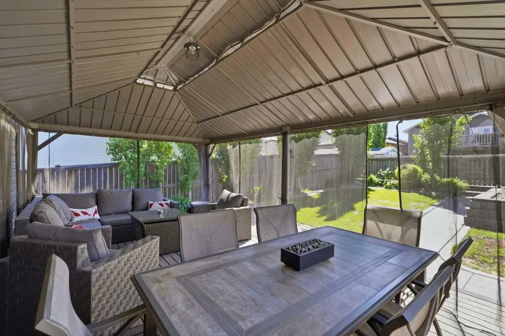 66 Pondside Crescent Blackfalds AB T4M 0G3