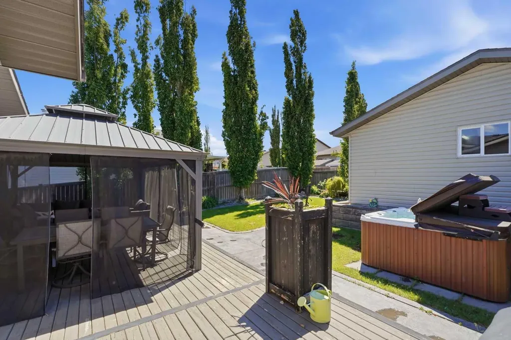 66 Pondside Crescent Blackfalds AB T4M 0G3