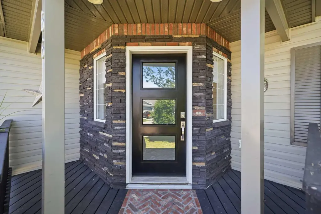 66 Pondside Crescent Blackfalds AB T4M 0G3