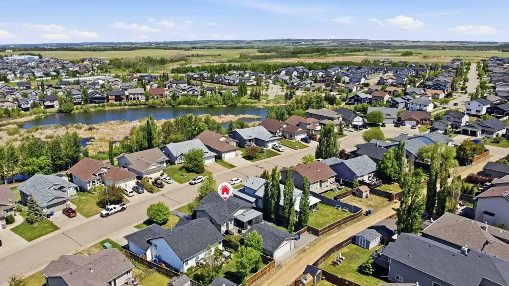 66 Pondside Crescent Blackfalds AB T4M 0G3