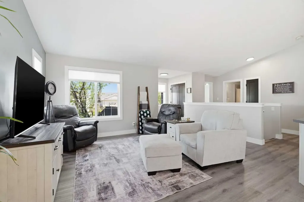 66 Pondside Crescent Blackfalds AB T4M 0G3