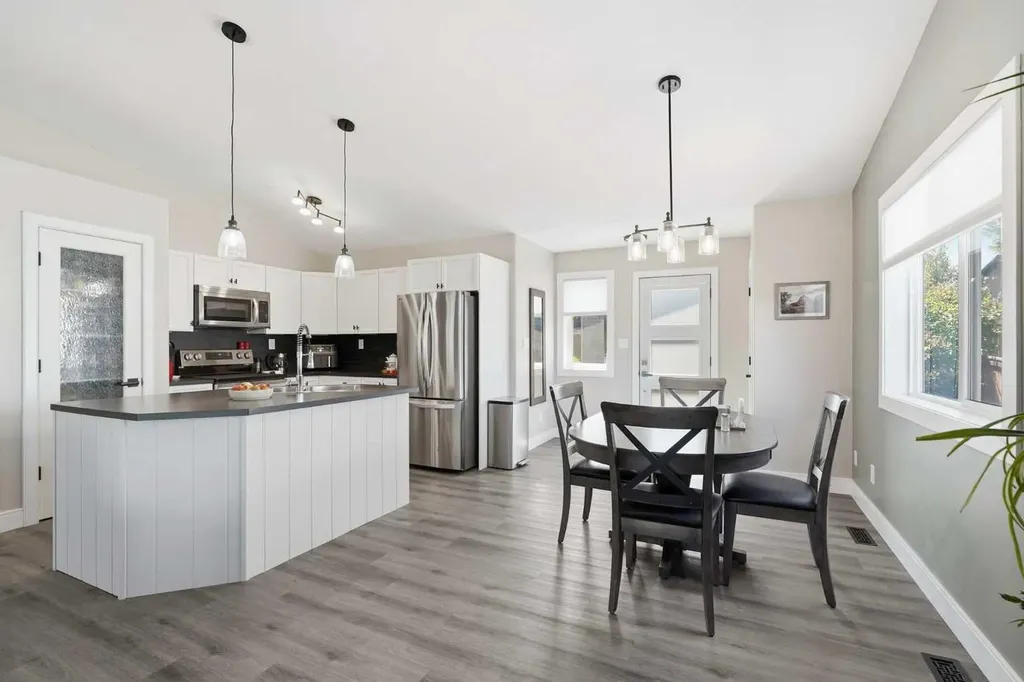 66 Pondside Crescent Blackfalds AB T4M 0G3