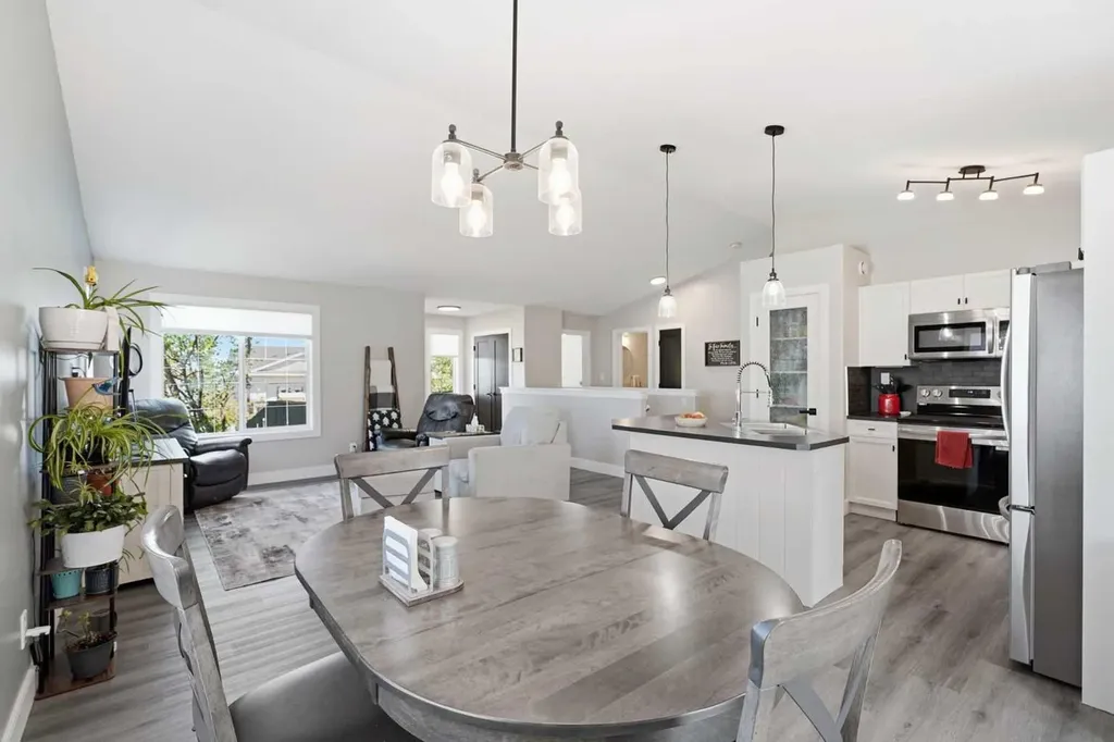 66 Pondside Crescent Blackfalds AB T4M 0G3