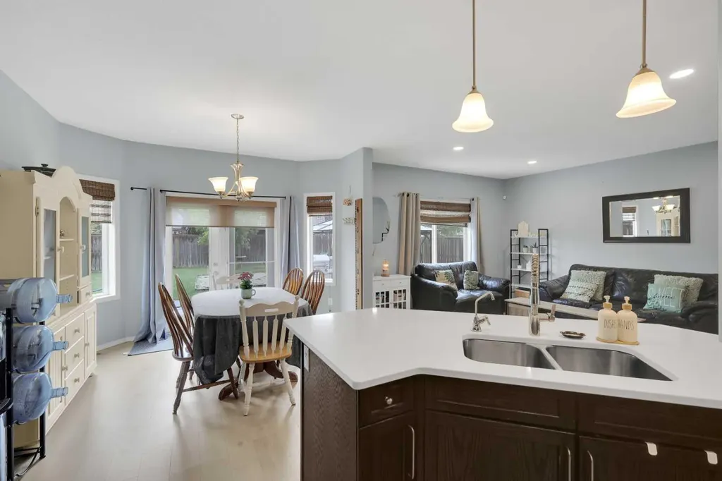 9 Lincoln Street Sylvan Lake AB T4S2R1