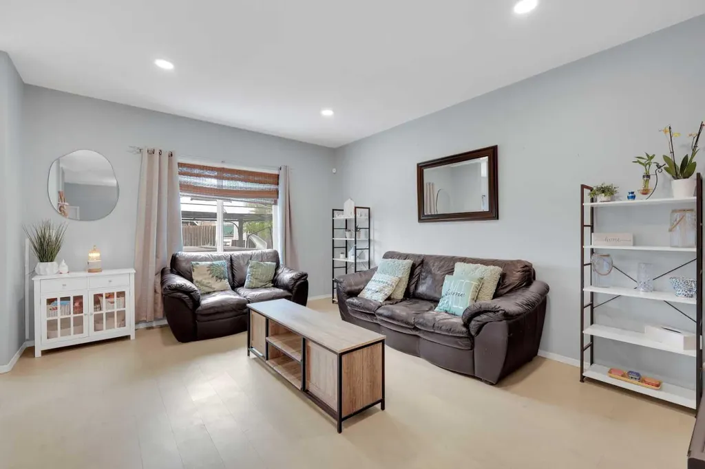 9 Lincoln Street Sylvan Lake AB T4S2R1