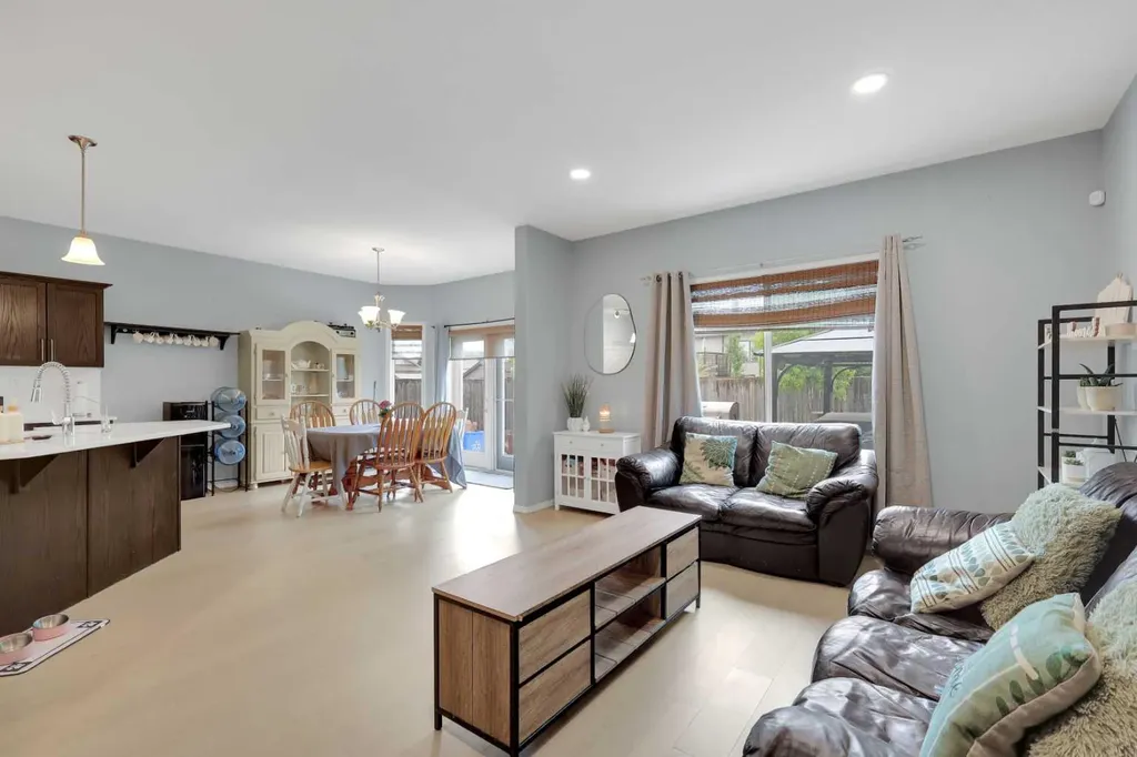 9 Lincoln Street Sylvan Lake AB T4S2R1