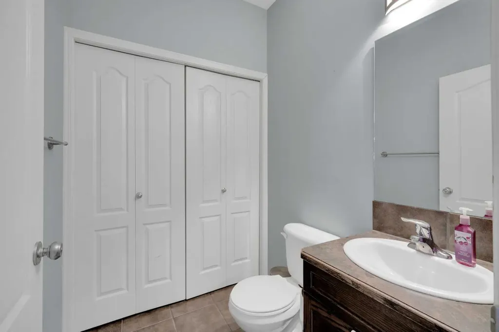 9 Lincoln Street Sylvan Lake AB T4S2R1