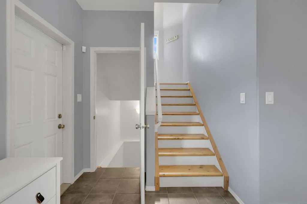9 Lincoln Street Sylvan Lake AB T4S2R1