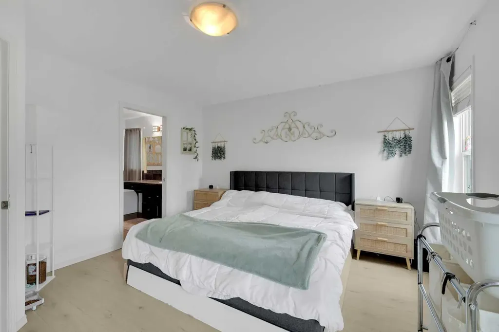 9 Lincoln Street Sylvan Lake AB T4S2R1