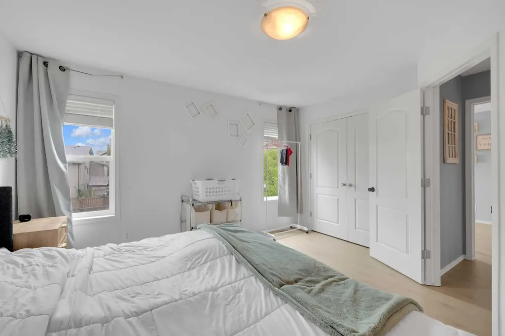 9 Lincoln Street Sylvan Lake AB T4S2R1