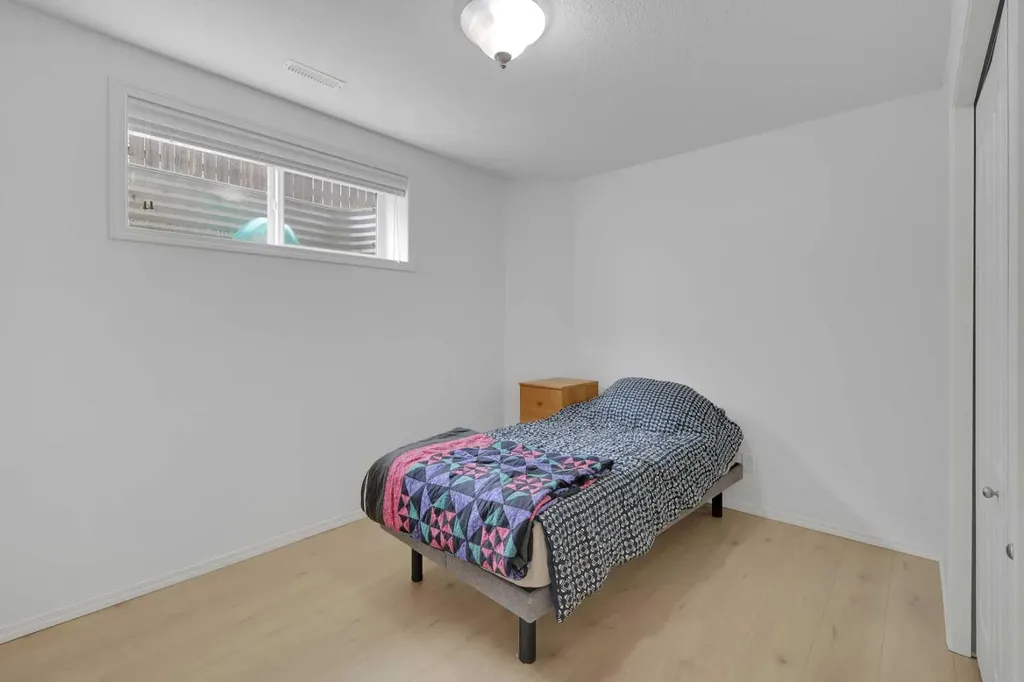 9 Lincoln Street Sylvan Lake AB T4S2R1