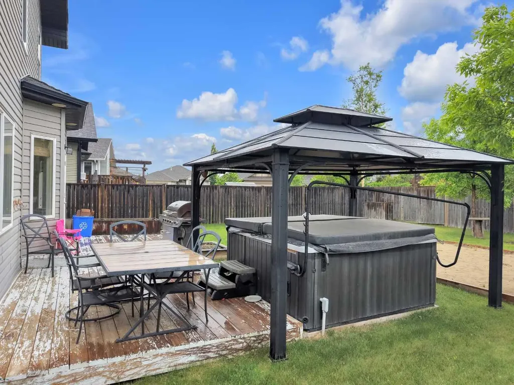 9 Lincoln Street Sylvan Lake AB T4S2R1