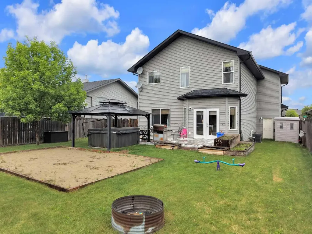 9 Lincoln Street Sylvan Lake AB T4S2R1