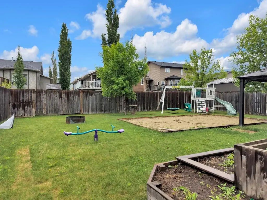9 Lincoln Street Sylvan Lake AB T4S2R1
