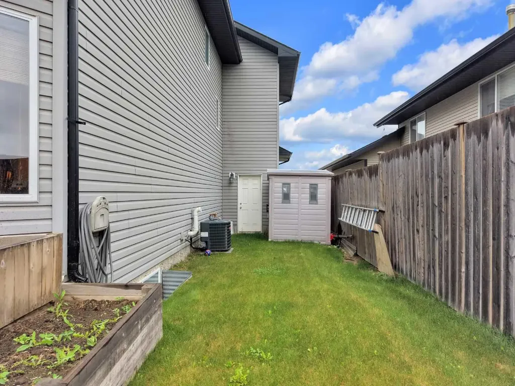 9 Lincoln Street Sylvan Lake AB T4S2R1