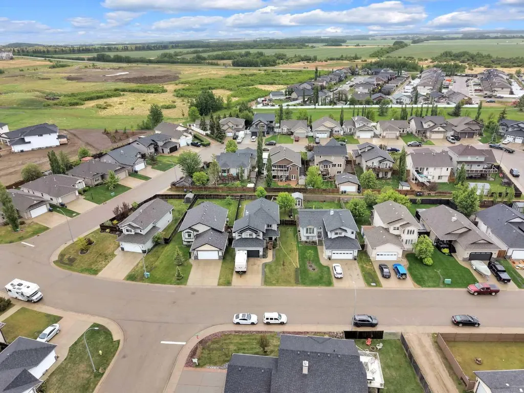 9 Lincoln Street Sylvan Lake AB T4S2R1
