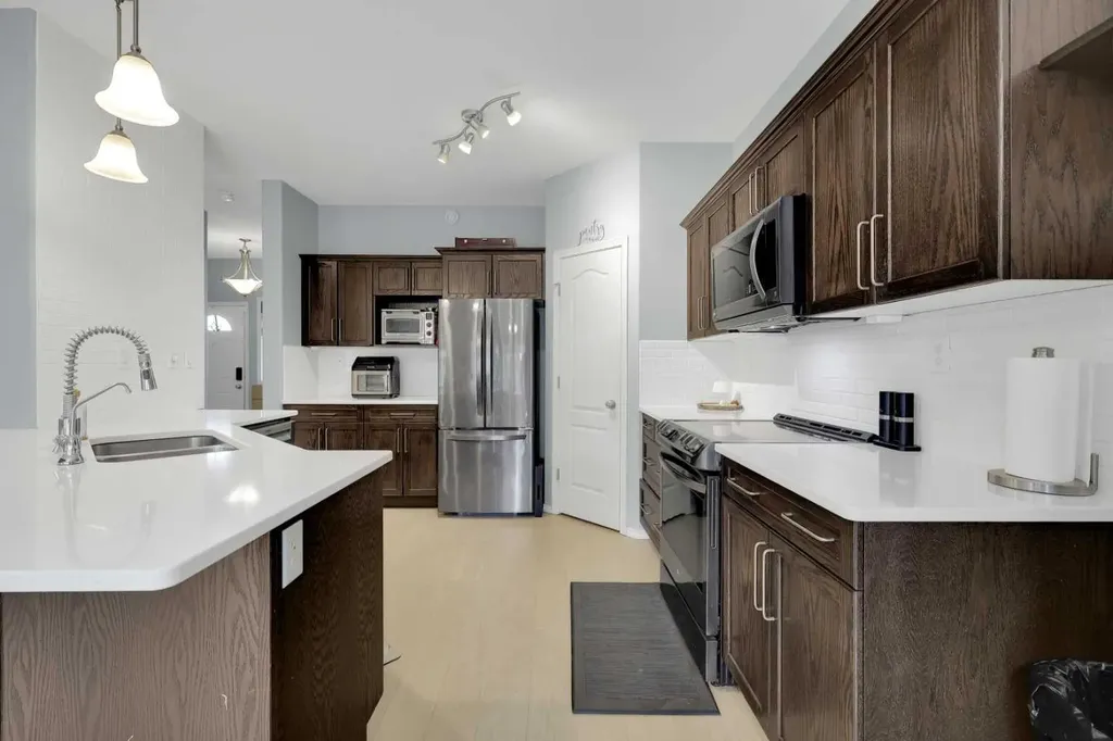 9 Lincoln Street Sylvan Lake AB T4S2R1