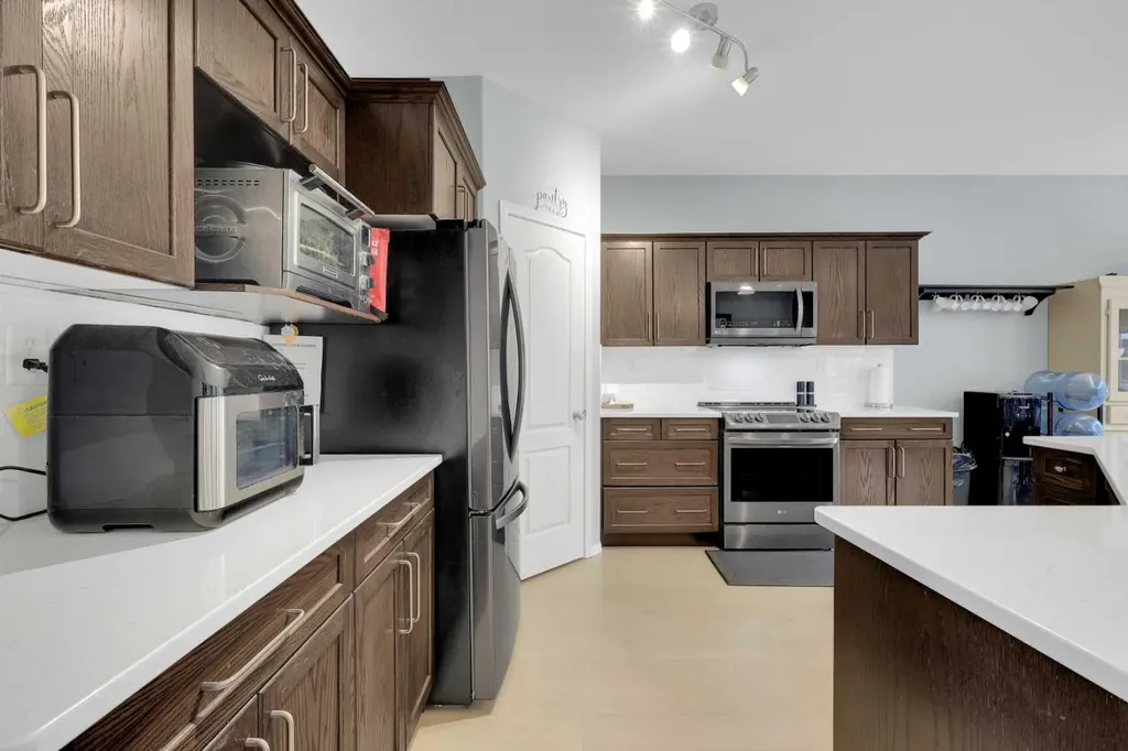 9 Lincoln Street Sylvan Lake AB T4S2R1