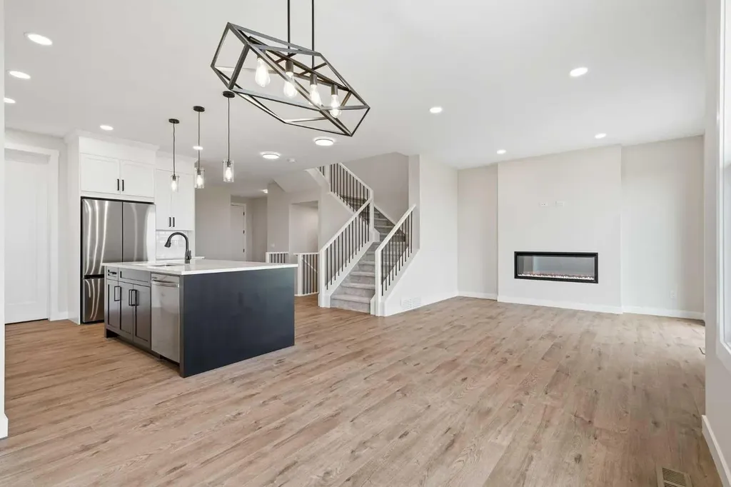 454 Kinniburgh Loop Chestermere AB T1X 3C2
