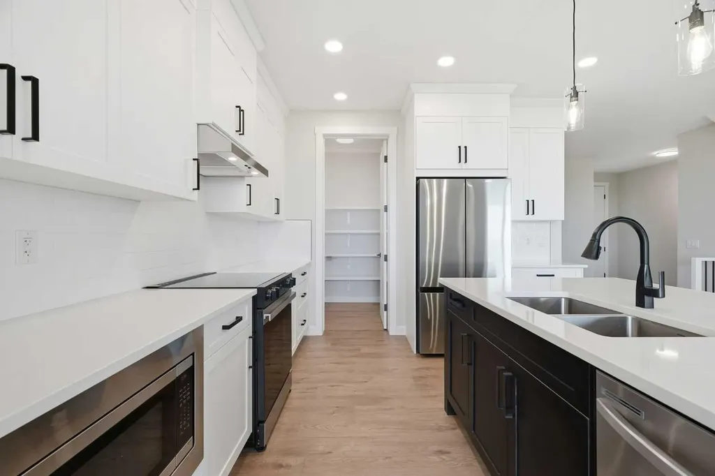 454 Kinniburgh Loop Chestermere AB T1X 3C2