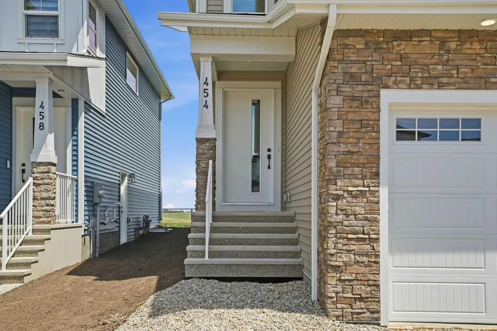 454 Kinniburgh Loop Chestermere AB T1X 3C2