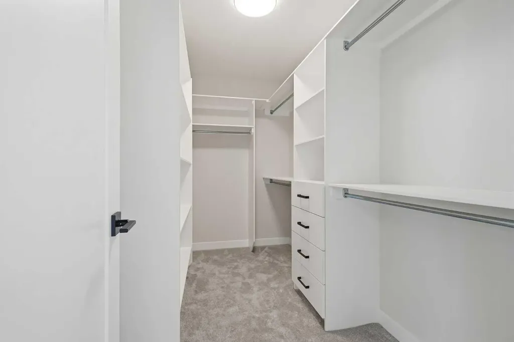 454 Kinniburgh Loop Chestermere AB T1X 3C2