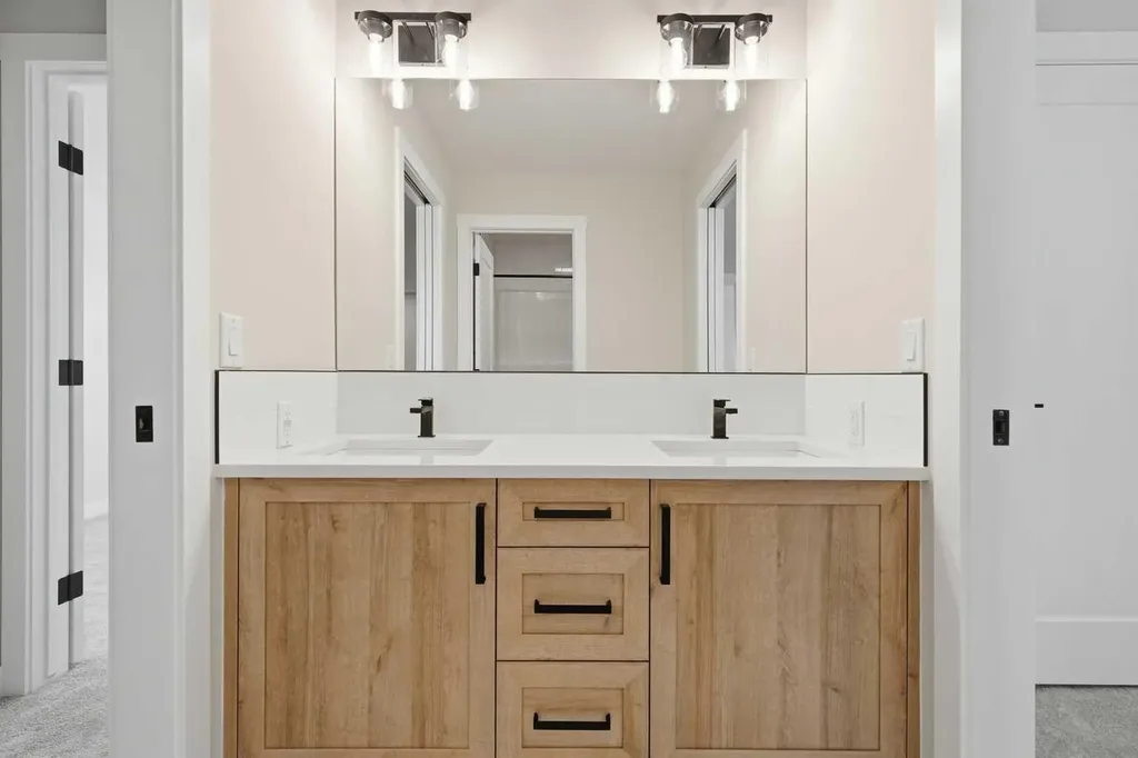 454 Kinniburgh Loop Chestermere AB T1X 3C2
