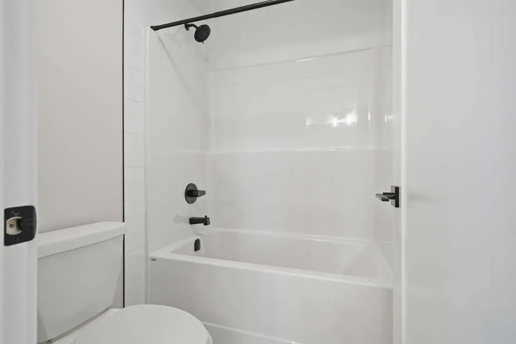 454 Kinniburgh Loop Chestermere AB T1X 3C2
