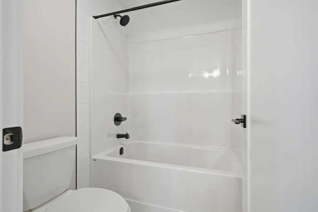 454 Kinniburgh Loop Chestermere AB T1X 3C2