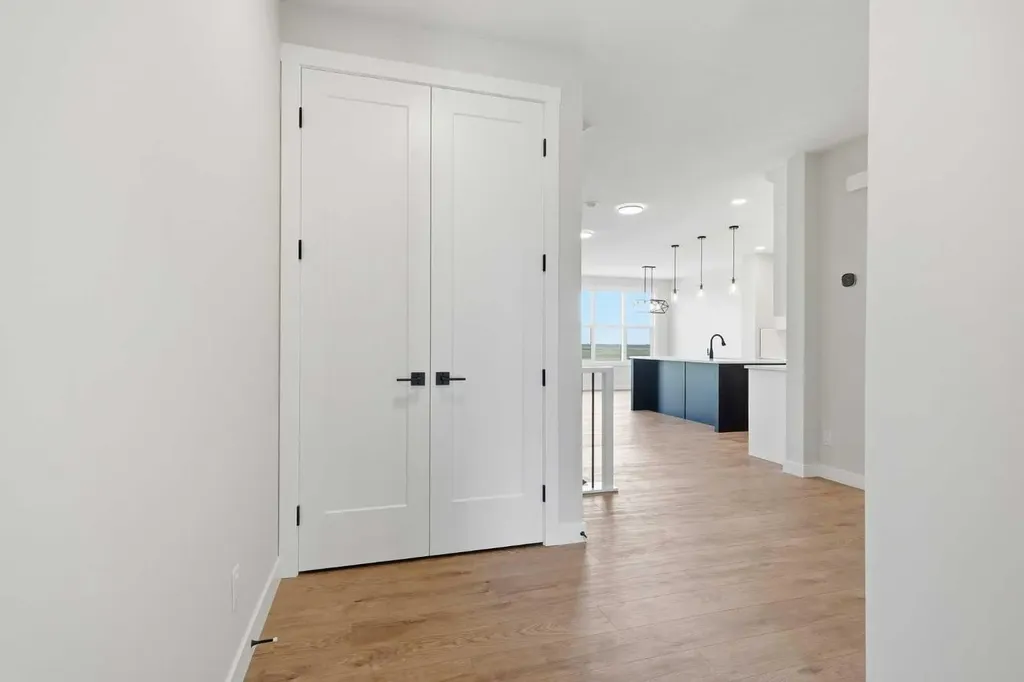 454 Kinniburgh Loop Chestermere AB T1X 3C2